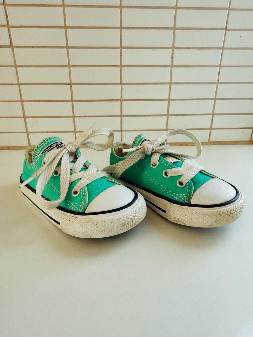 Converse Toddler Low-Top Sneakers in Green size 6